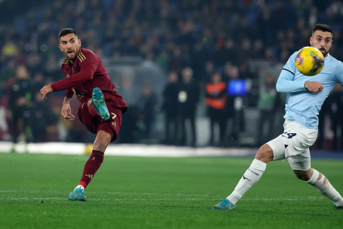 Pellegrini e Saelemaekers decidono il derby, Roma-Lazio 2-0